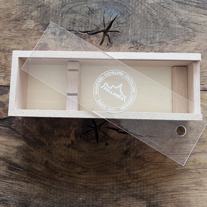 COFFRET VIDE POUR 2 COUTEAUX DE TABLE 1 COFFRET VIDE POUR 2 COUTEAUX DE TABLE 1
