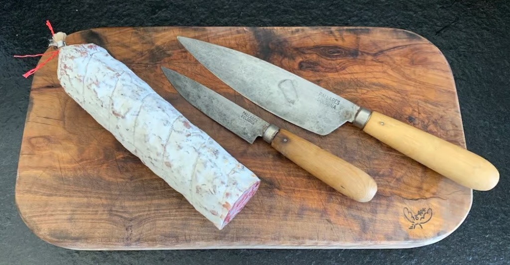 couteau et saucisson