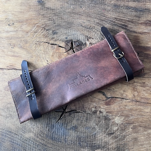 POCHETE CUIR PALLARES POUR 3 COUTEAUX 1 Pochette PALLARES Roll Up 3 pièces en cuir