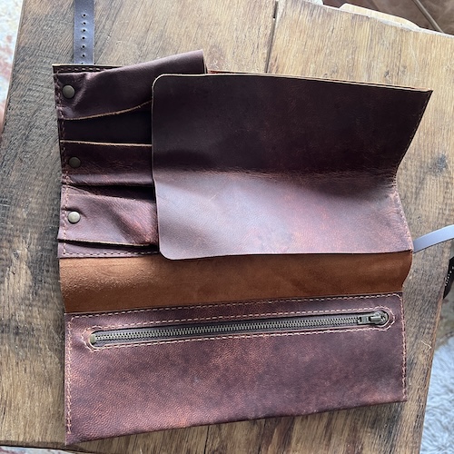 POCHETE CUIR PALLARES POUR 3 COUTEAUX 2 Pochette PALLARES Roll Up 3 pièces en cuir