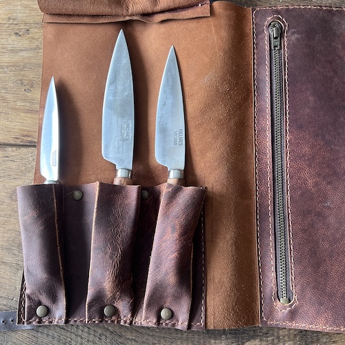 POCHETE CUIR PALLARES POUR 3 COUTEAUX 5 Pochette PALLARES Roll Up 3 pièces en cuir